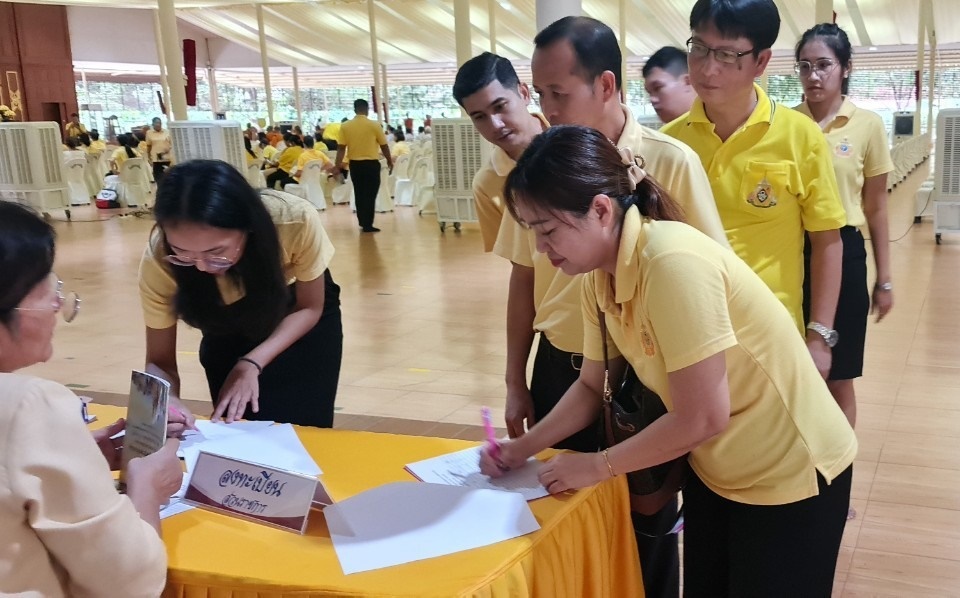 เข้าร่วมพิธีเจริญพระพุทธมนต์