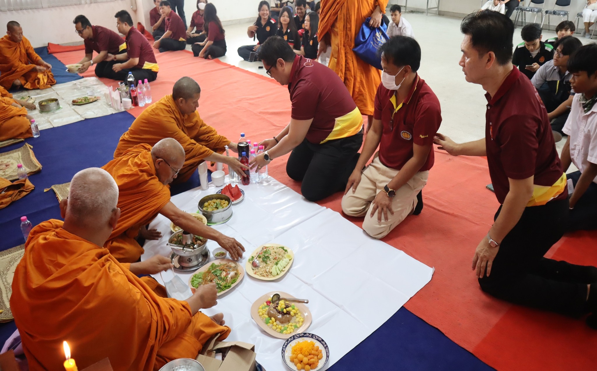 ร่วมพิธีทำบุญ